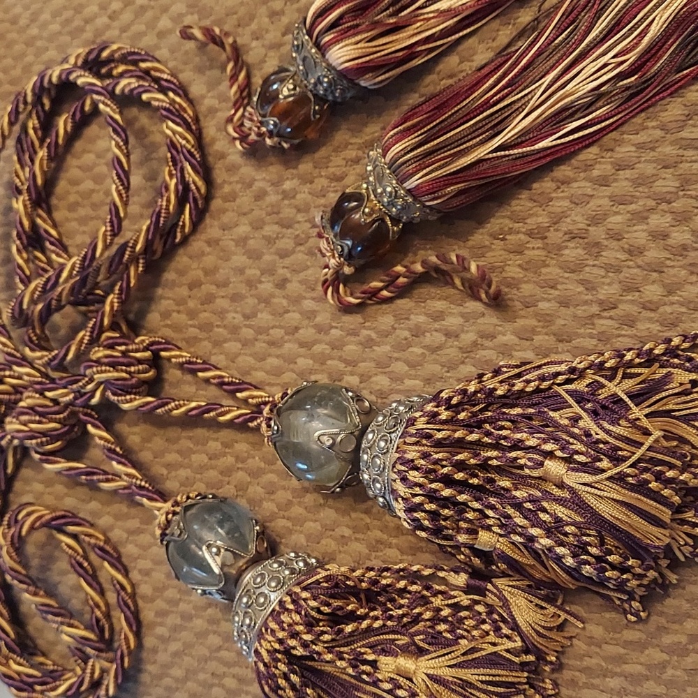 Set of 4 curtain tassels